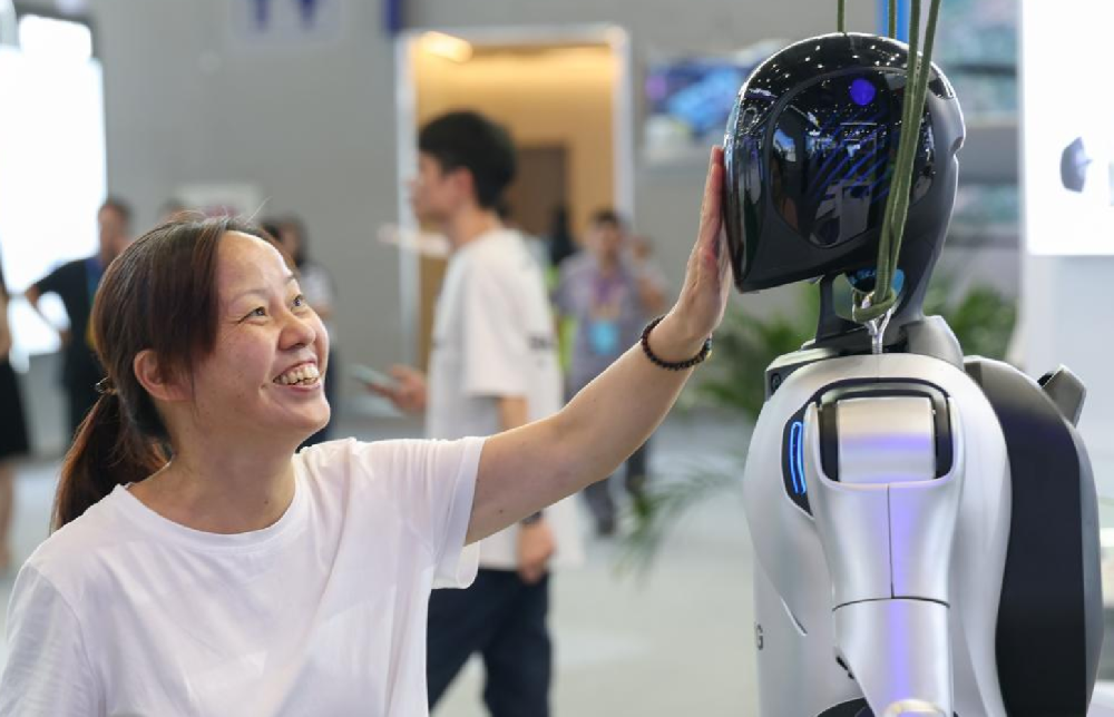 更懂“人心”的智能机器人走进中国寻常百姓家